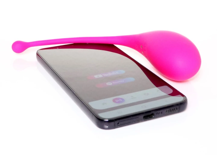 smart-egg-app-controlled-massager (4).jpg